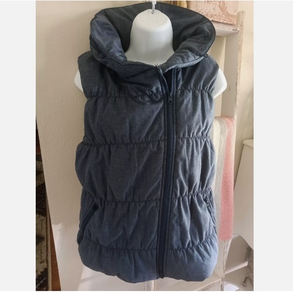 Bench Puffer Vest with Packable Hood XS - Picture 3 of 12